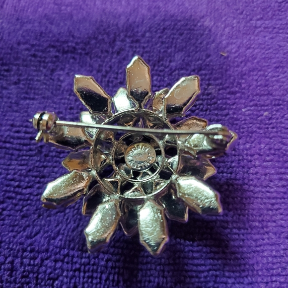 Vintage Brooch - Picture 2 of 7